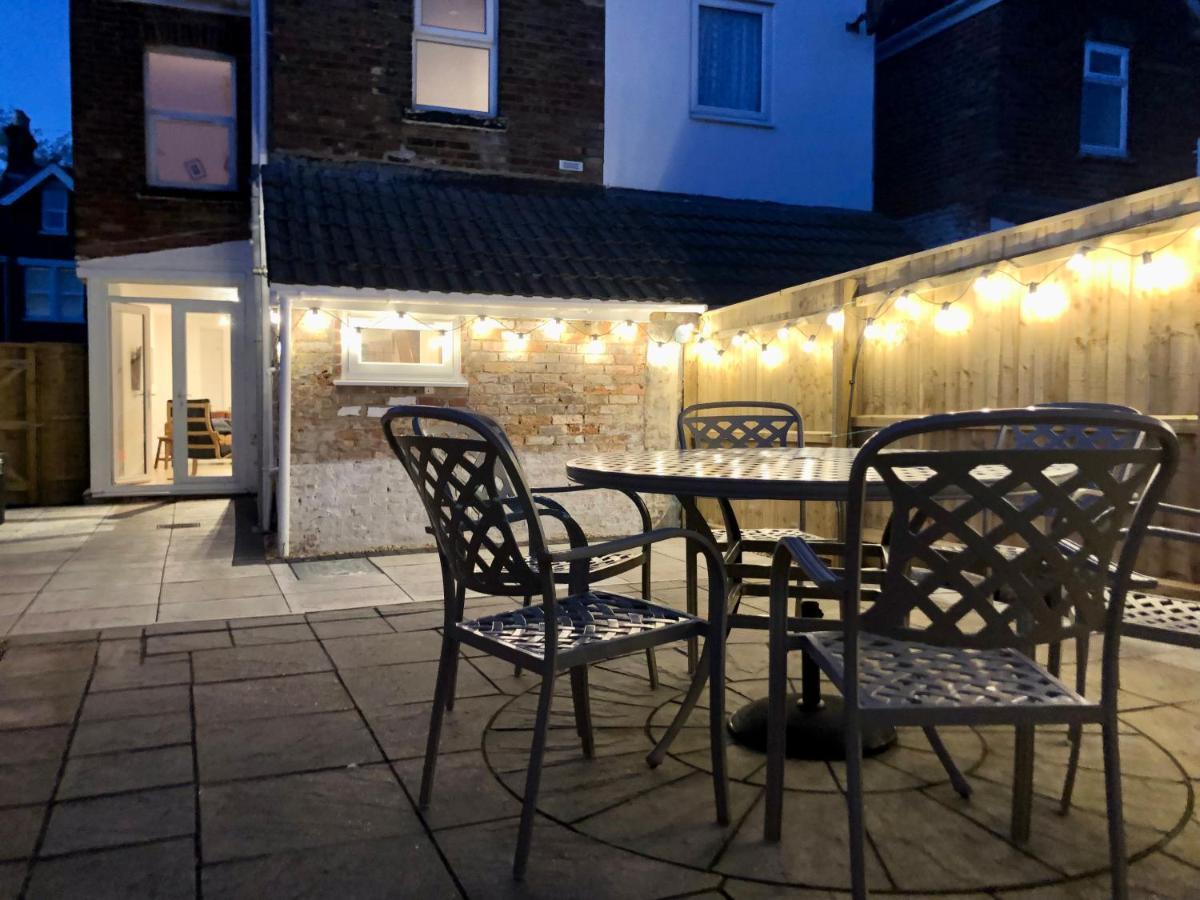 Villa House With Parking, Short Stroll To Quay, Shops And Restaurants Poole Esterno foto